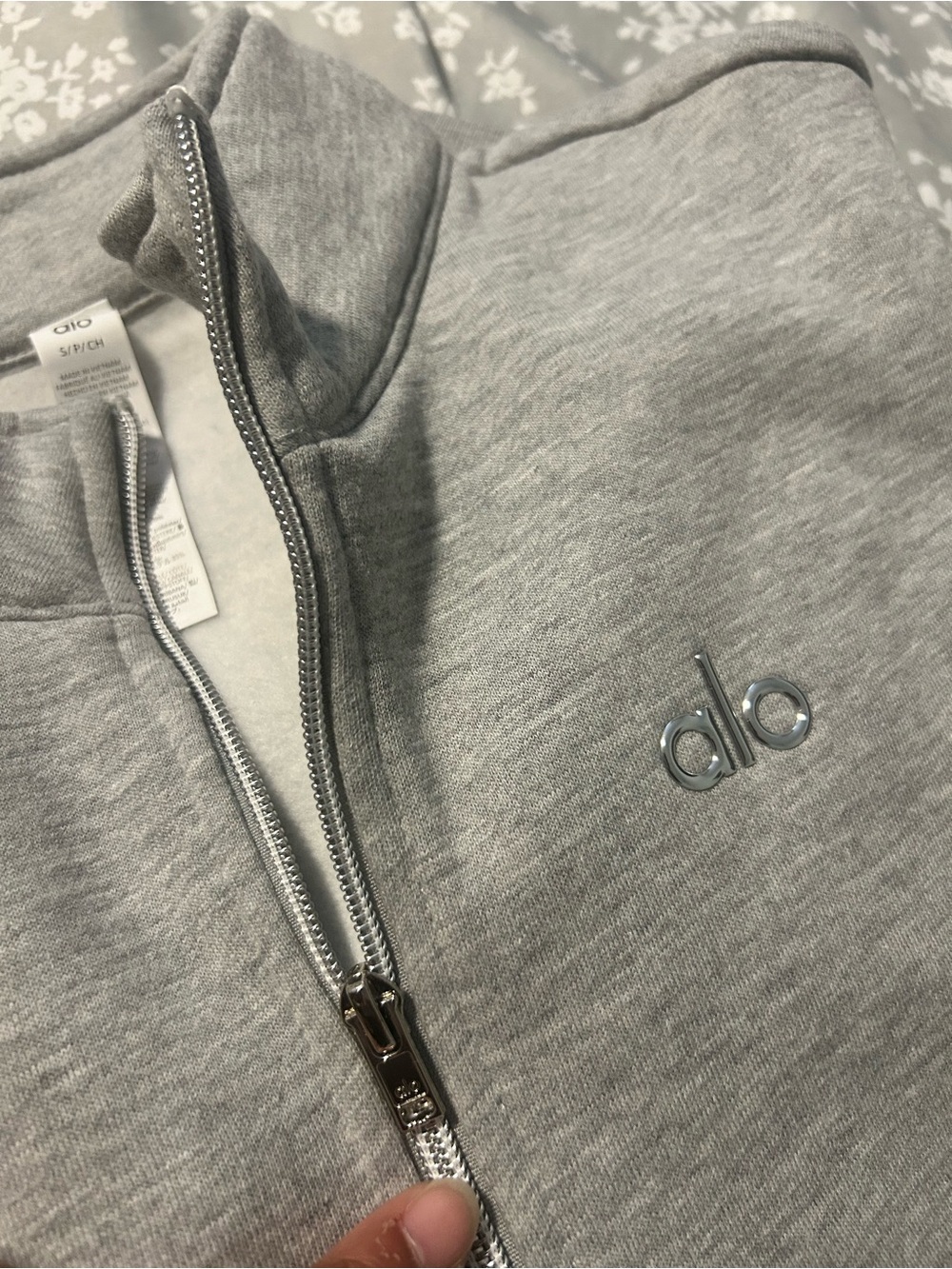 ALO Yoga Men's Light Gray Zip-Up Sweater with Subtle Logo